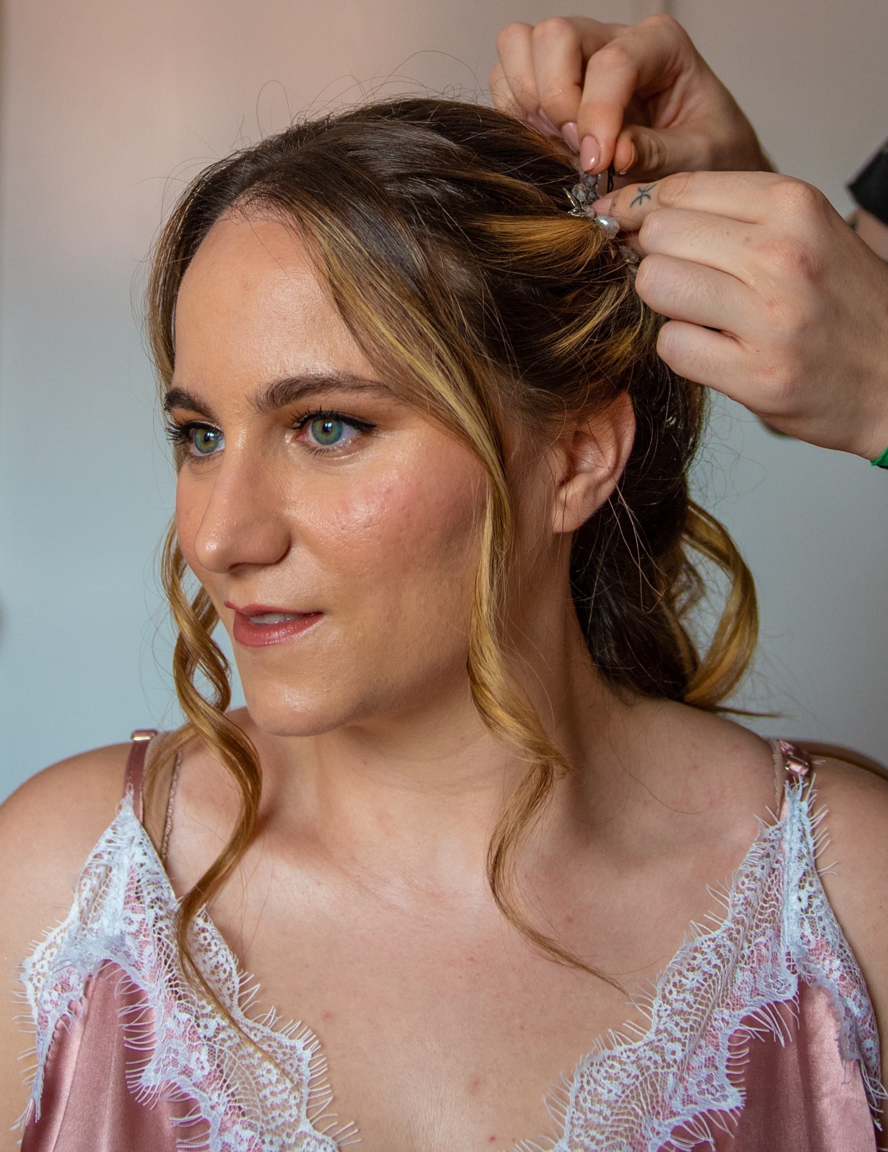 Maquillaje y peinado de novia por Debra Beauty en Málaga