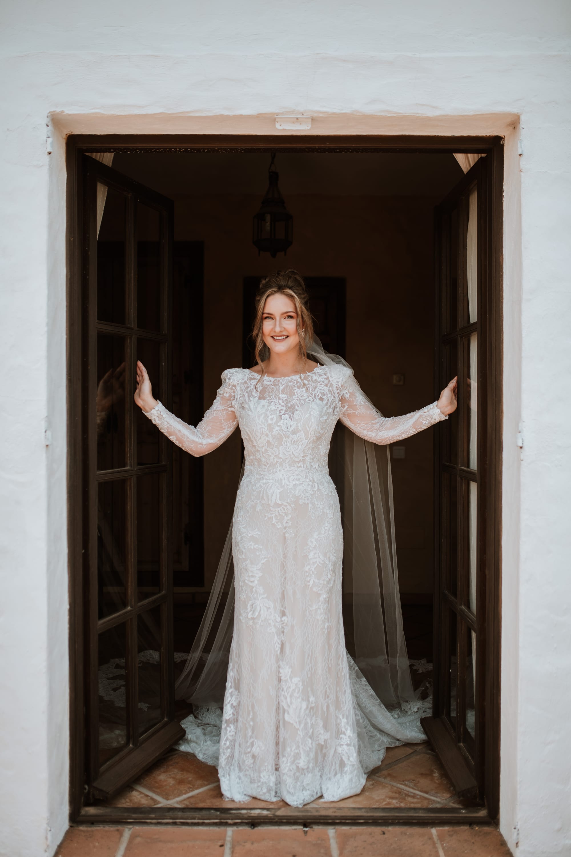 BlancoWhite B A — Maquillaje y peinado de novia por Debra Beauty en Málaga