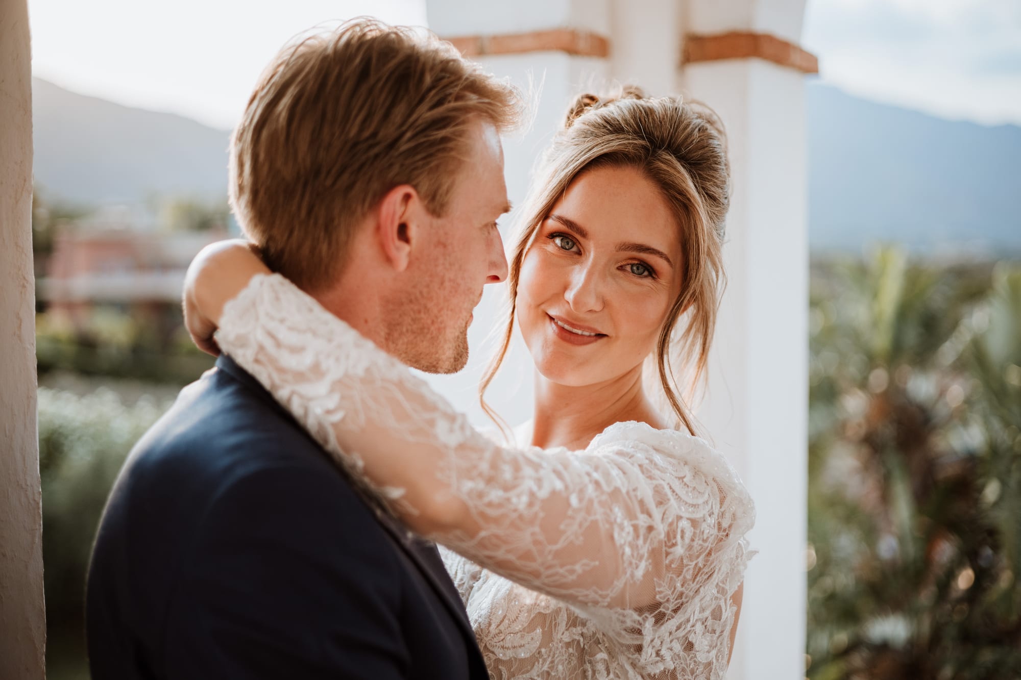 BlancoWhite B A — Maquillaje y peinado de novia por Debra Beauty en Málaga