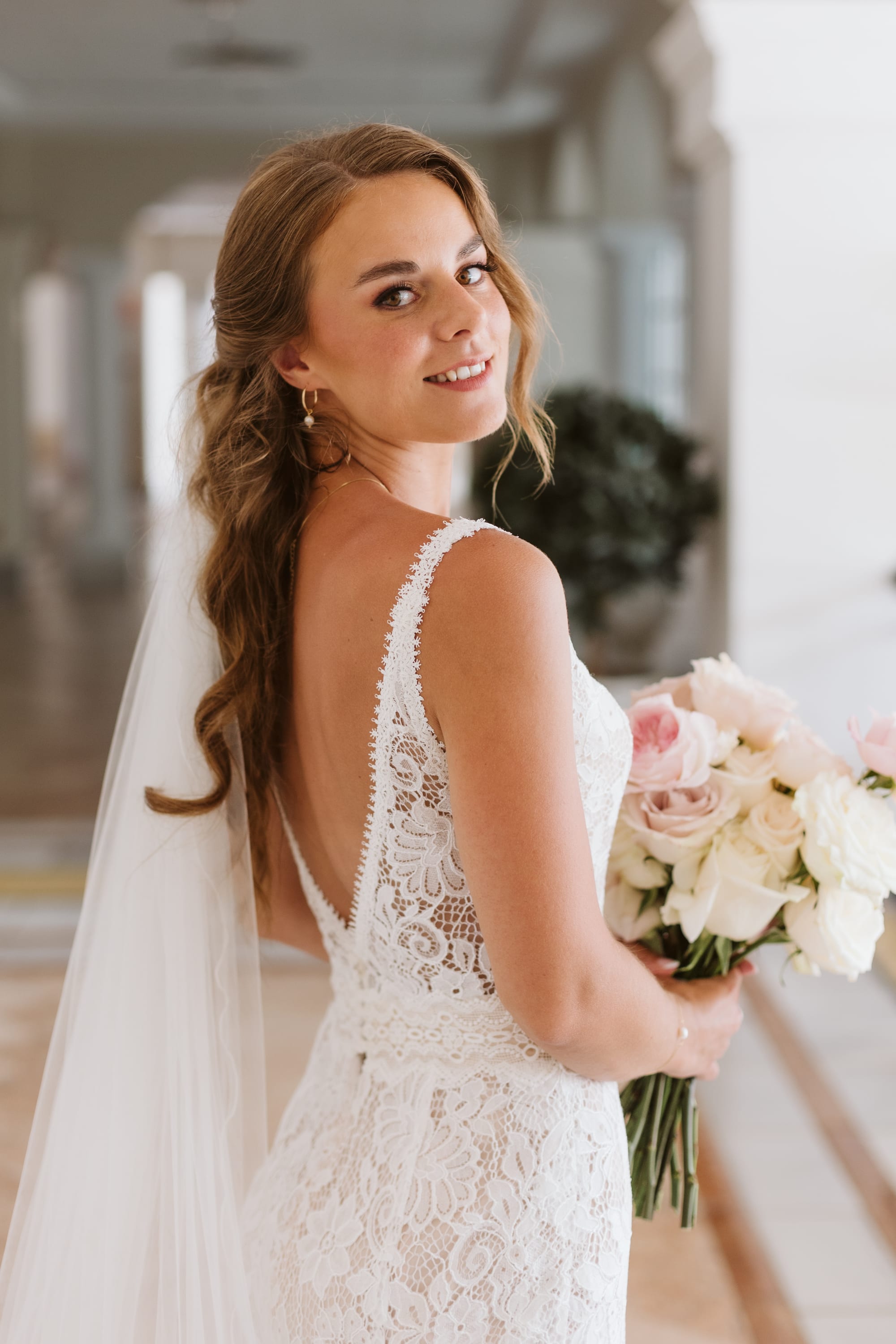 Kristine Simon — Maquillaje y peinado de novia por Debra Beauty en Málaga