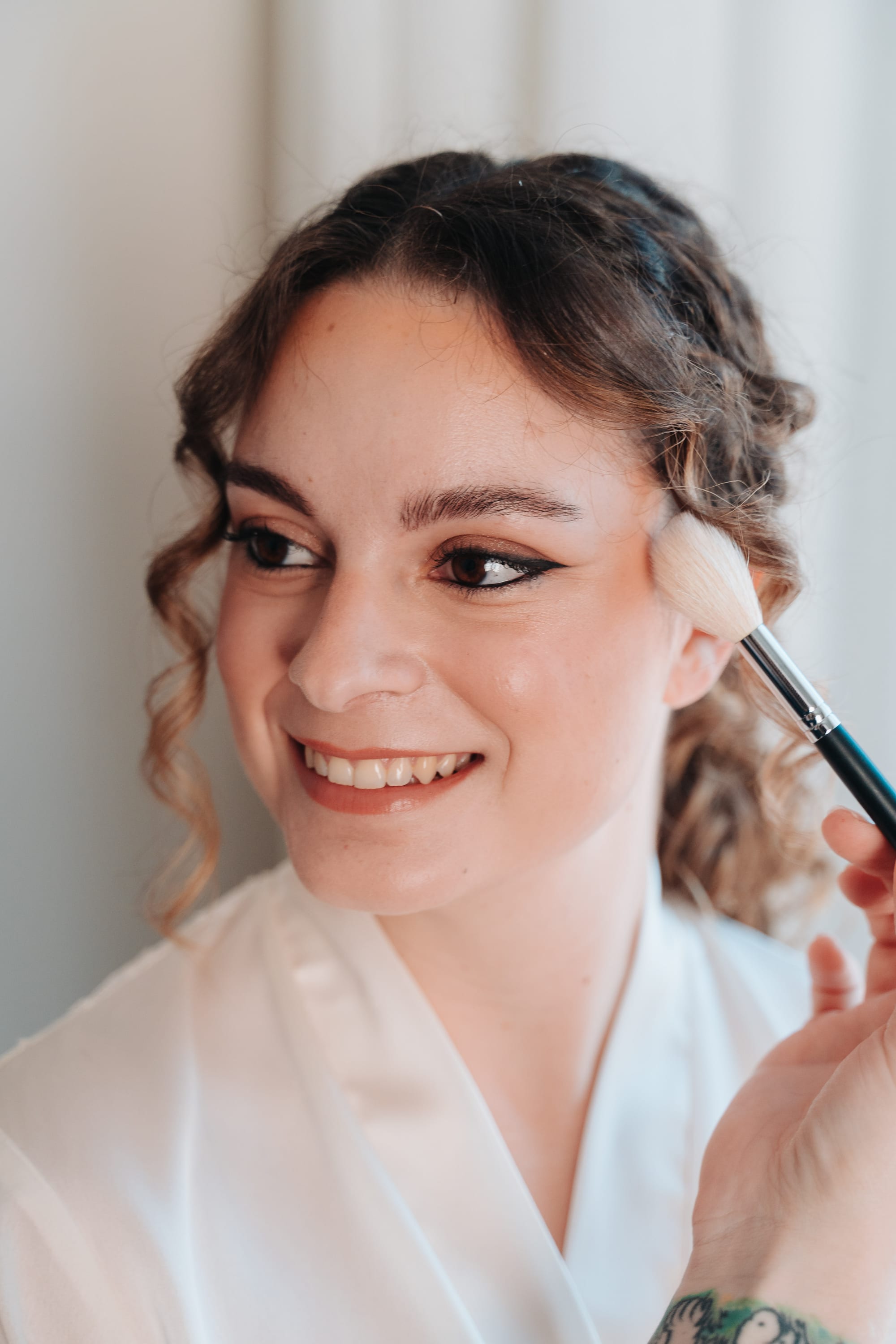 Maca y Ale Hojas de vida — Maquillaje y peinado de novia por Debra Beauty en Málaga
