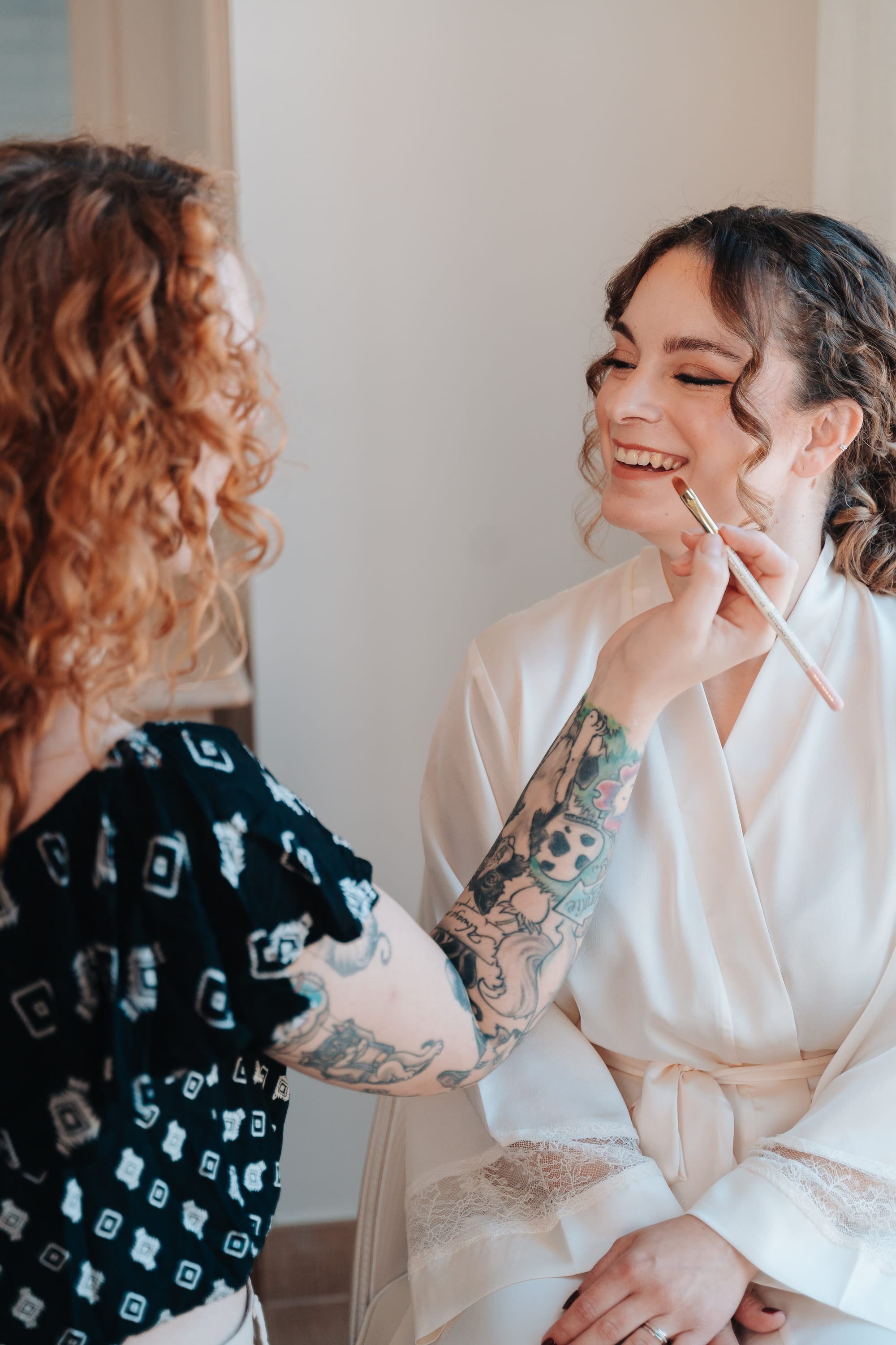 Maca y Ale Hojas de vida — Maquillaje y peinado de novia por Debra Beauty en Málaga