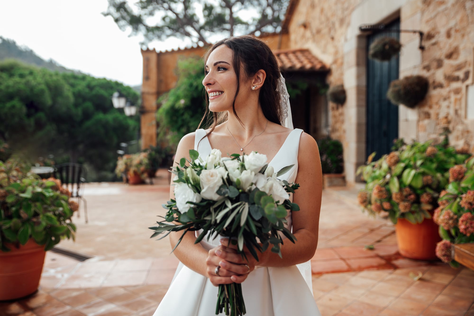 Maquillaje y peinado de novia por Debra Beauty en Málaga