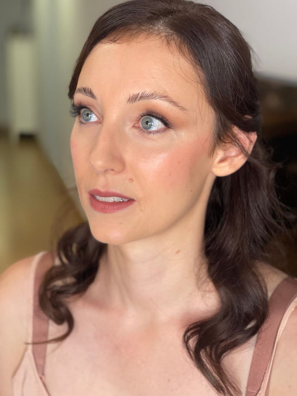 Maquillaje y peinado de novia por Debra Beauty en Málaga